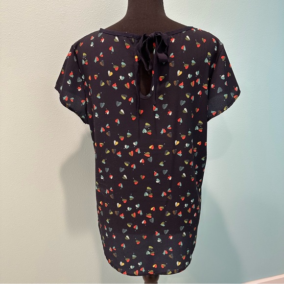 🌷3 for $15 Navy tie back popover blouse with a modern leaf print size L - Picture 3 of 8